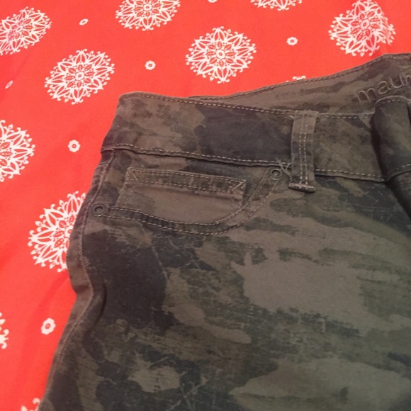 MAURICES CAMOUFLAGE STRETCH SKINNY PANTS SZ S REGULAR. Zipper fly . - Picture 2 of 8